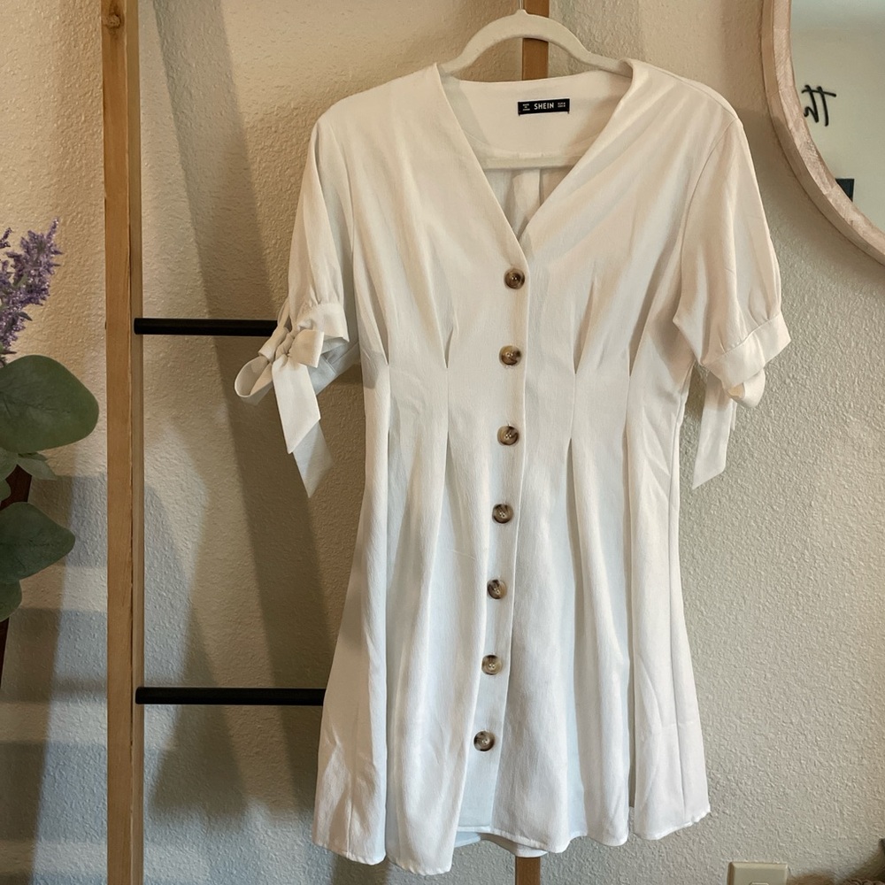 White button dress with bow sleeves | Size Medium | SHEIN